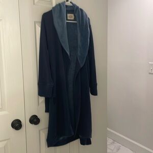 UGG xs bathrobe calf length